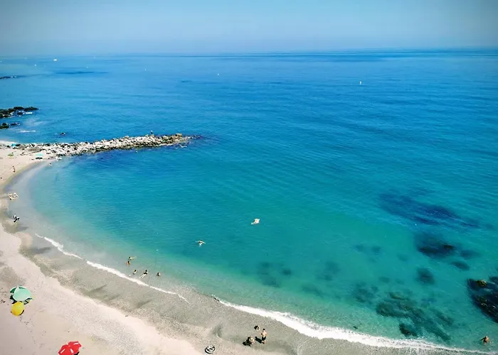 La Perla Cruise Apartment On Private Beach, Modern With Aircon & Wifi