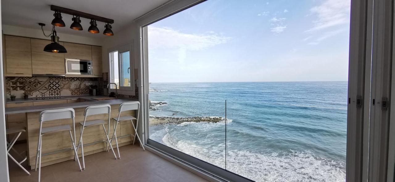 La Perla Cruise On Private Beach, Modern With Aircon & Wifi Apartamento