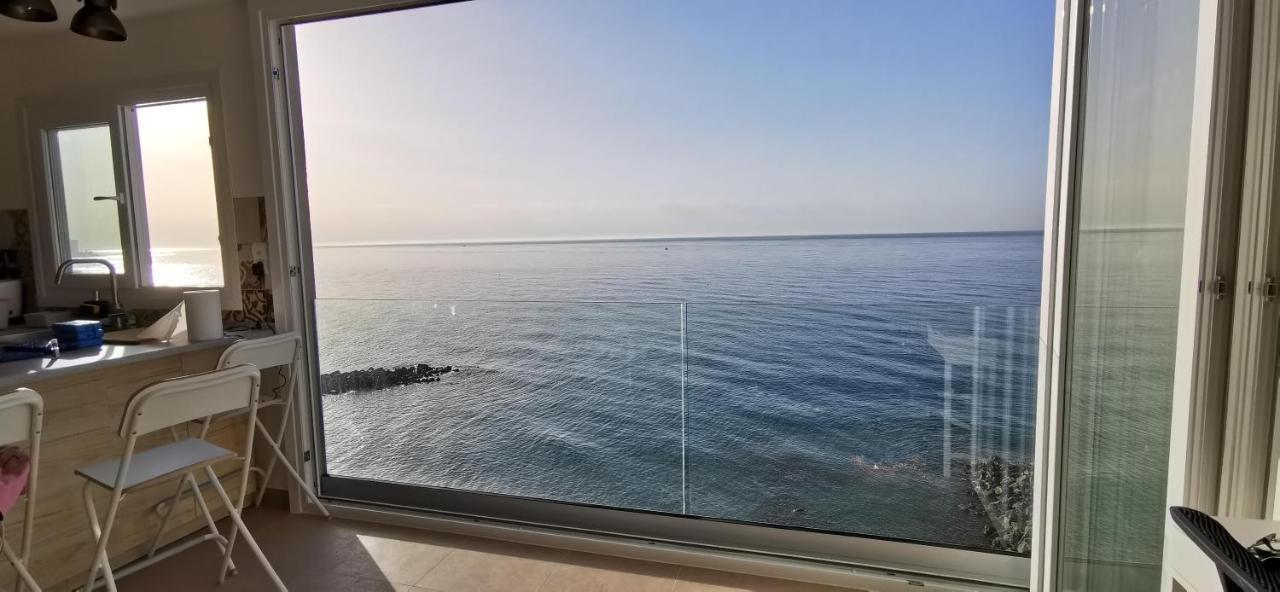 La Perla Cruise On Private Beach, Modern With Aircon & Wifi Appartement *