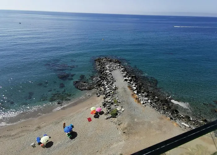 La Perla Cruise Apartment On Private Beach, Modern With Aircon & Wifi